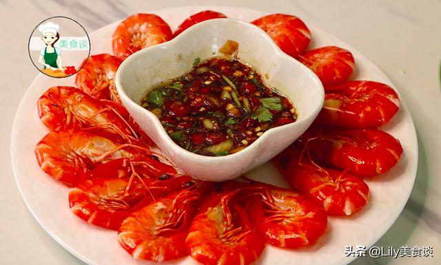 煮白灼虾时，沸水下锅就错了，大厨教你一招，虾肉鲜嫩多汁又不腥