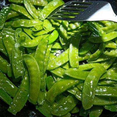 你家常腊肠荷兰豆的正宗做法，简单几步，越吃越上瘾