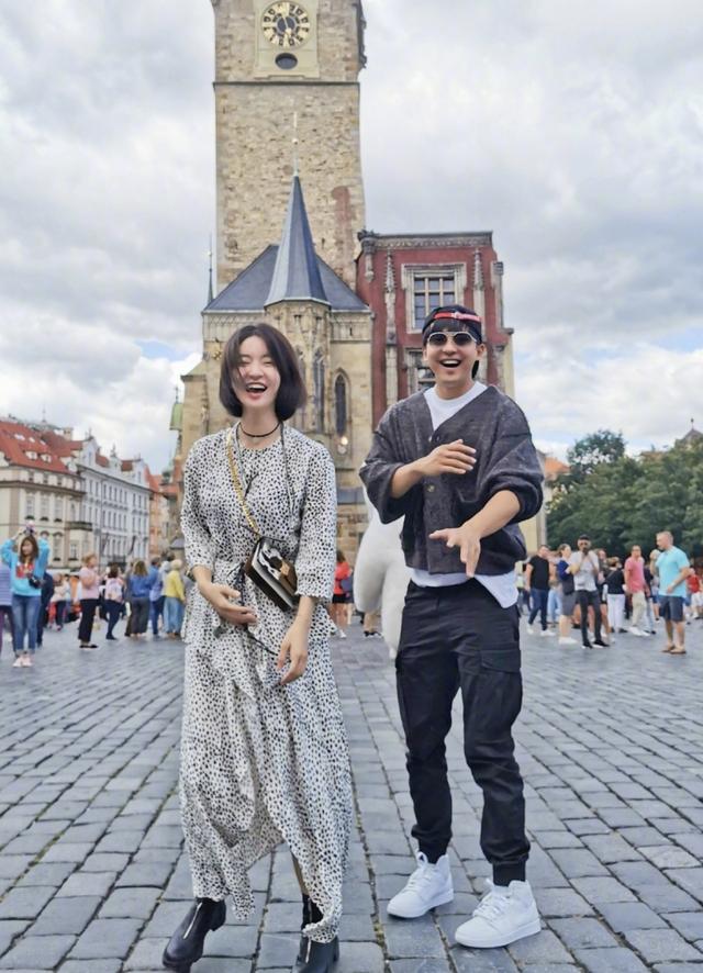 因戏生情，没想到戏外“小燕子”和“尔康”的婚后生活这么甜|资讯早知道