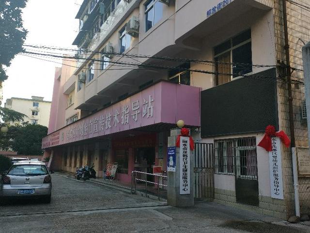 托育|@莲都的家长，这个中心成立后，3岁以下的娃有人带了