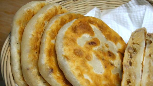 萝卜馅饼家常做法，皮薄馅大，味道鲜美，一家人都爱吃，太香了