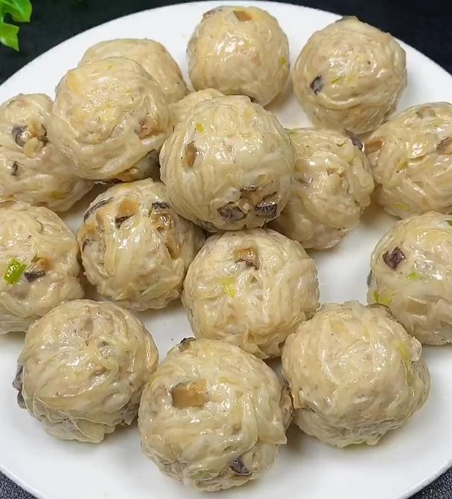 假期里，做道丸子，Q弹软糯，鲜甜美味，挑食的孩子也爱吃