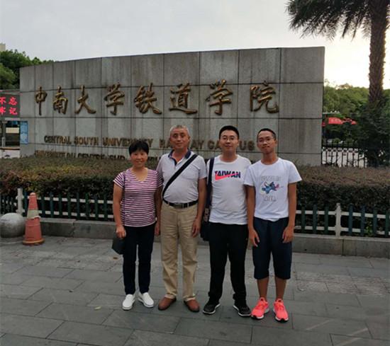 [你的育儿经]万家里：好家风孕育出“最美科学教子家庭”