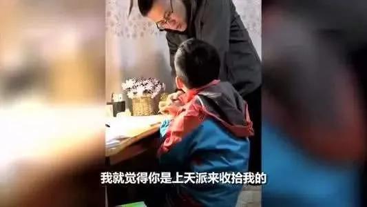 超级宝妈▲辅导孩子学习总令人火大？结束鸡飞狗跳式沟通的关键在于你的情绪