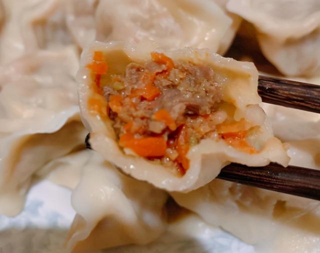 做羊肉馅饺子，牢记3个小技巧，饺子肉香十足，不怕膻味大