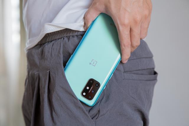 巨真实！用户晒单新手机，微博和朋友圈的文案天差地别