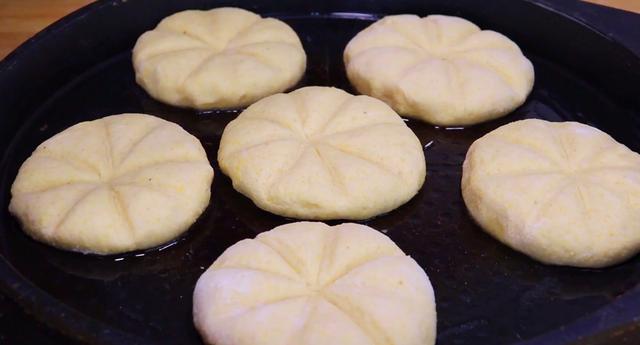 玉米面里面加一袋酸奶，蓬松暄软，百吃不厌，新手小白也能零失败