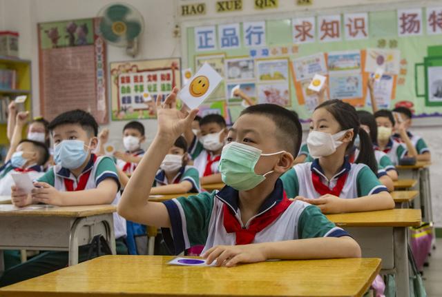 孩子|小编碎碎念｜进不去孩子的朋友圈？尊重和旁观，但一直在线