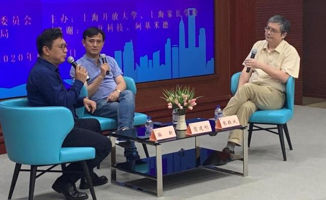 上观新闻|父亲节来自孩子的灵魂拷问:爸爸你成功吗?“山爸水妈”在家里合作“山水画”