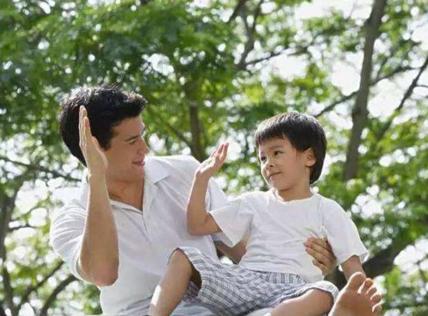 “丧偶式”爸爸是家里负能量？就算妈妈很优秀，孩子也多半没出息