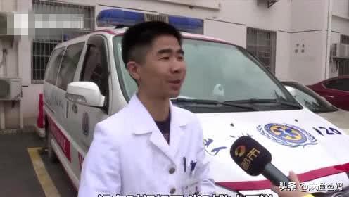 超级宝妈▲产妇路上生子，医生的一个举动救了孩子，产妇下跪谢医生