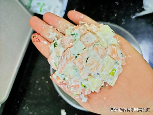 湖南人吃红薯糍粑，最爱加把香葱这样做，满满全是料，比放糖还甜