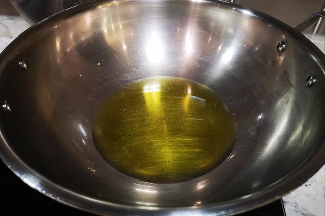 鲜虾，我家从不用水煮，大厨教我一招，虾肉鲜香醇厚，营养不流失