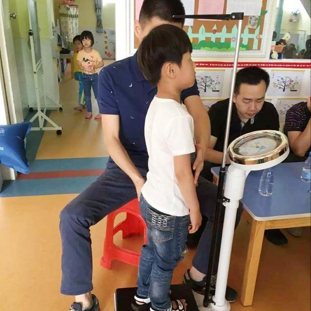 天使宝贝▲“你家孩子将来肯定是高个子”，3个高个特征，有一个都矮不了
