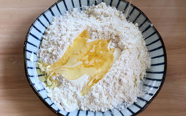 用奶黄做2种饱腹抗饿的早餐，高颜值好口感，简单省事营养好