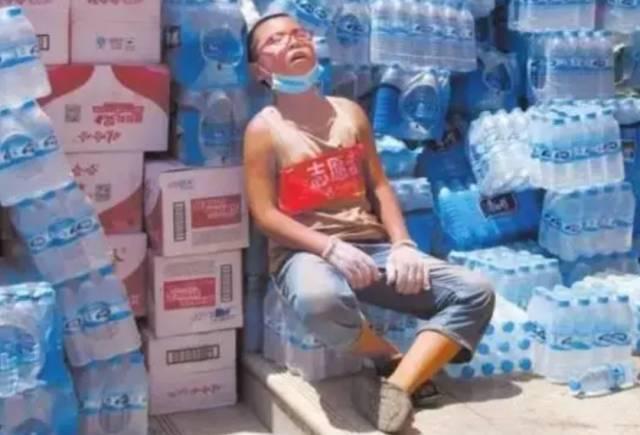 「你的育儿经」7岁男孩感动朋友圈：我留长发是想把头发给生病的人。