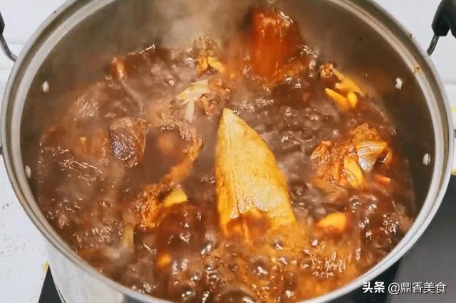 酱牛肉时，切记"1腌2泡"，做对了，牛肉不柴不腥，酱香又入味