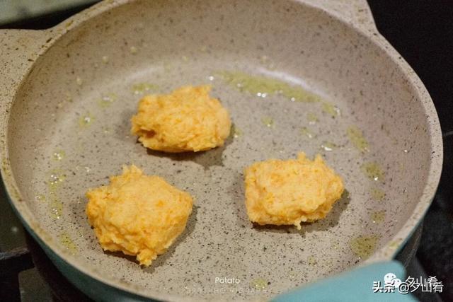 「你的育儿经」胡萝卜和鸡肉这样做，宝宝会喜欢吗？