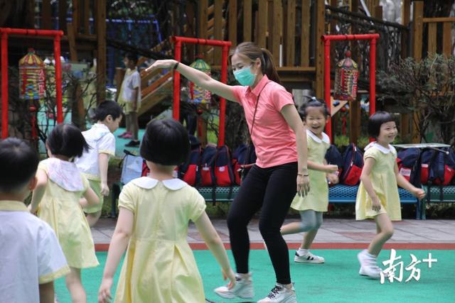超级宝妈|直击｜广州萌娃返园首日，老师家长“成功交接”