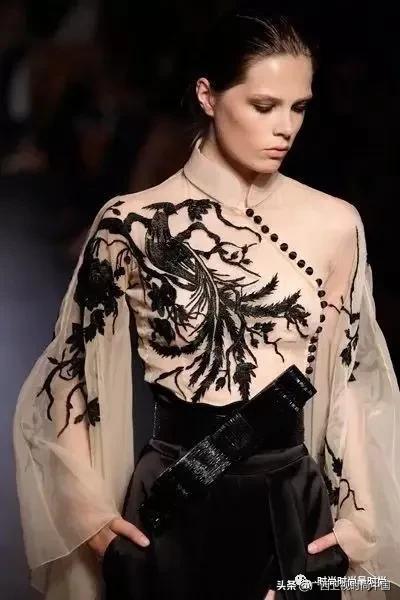 第五大道注意到这个小细节~你与时尚就是一“袖”之隔的距离