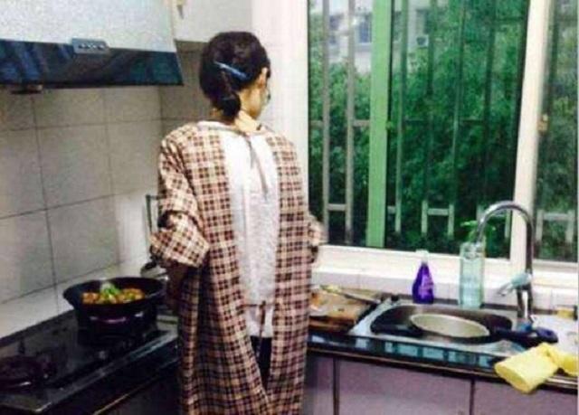 你的育儿经|全职妈妈做完晚饭忙喂娃，刚想上桌吃饭，结果婆婆却收走全部碗筷