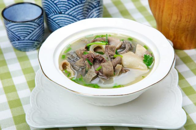 突然降温，要记得喝这碗汤，驱寒暖身，鲜美营养，热乎乎的不怕冷