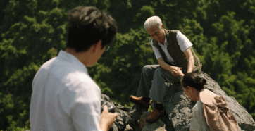 新民晚报|在追这部国产悬疑剧的人,最近都不敢爬山和拍照了