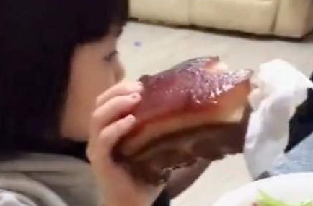 你的育儿经|6岁女儿停止长高,送医检查后,父母遭医生怒斥:啥都给娃吃