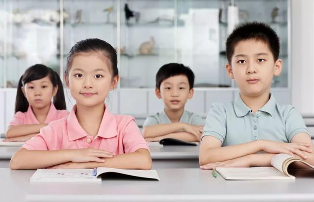 超级宝妈|当孩子“偷”父母的钱，家长注意3个方面，纠正孩子不端行为