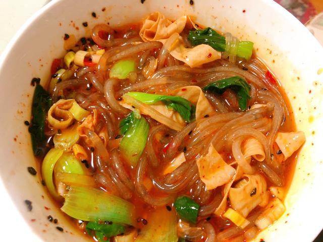 在家自制酸辣粉，简单方便，安全放心无添加，味道不比外面差