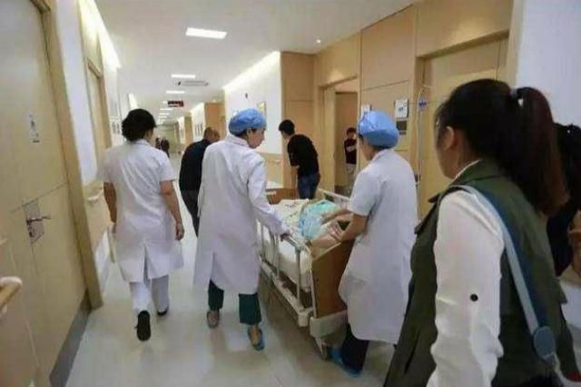 [超级宝妈]“出现意外先保我”，产妇分娩时偷偷嘱咐，在医生眼里却是无知