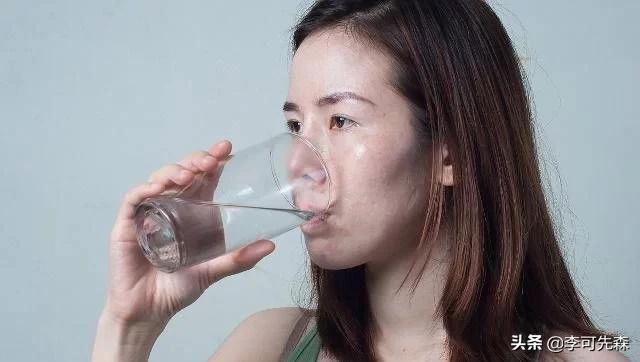 你好优秀|孕期，孕妈若能在这3个时间点多喝水，胎宝宝或许会更健康