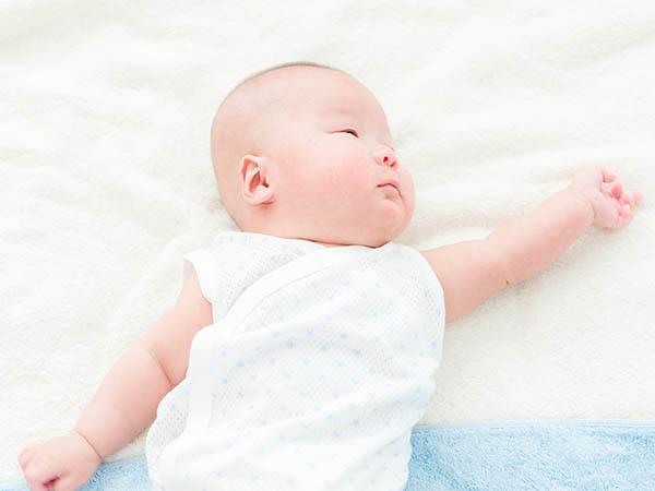 超级宝妈：新生儿五官清洁，医生教你护理新生儿5个重要观念