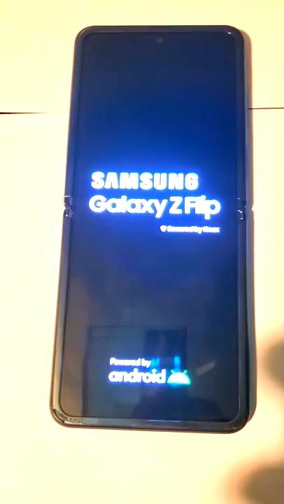 【环球网】又一Galaxy Z Flip上手视频曝光:确认骁龙855