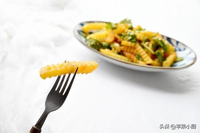土豆|一块钱的土豆，切一切，煎一煎，加点料拌起来，原来这么好吃