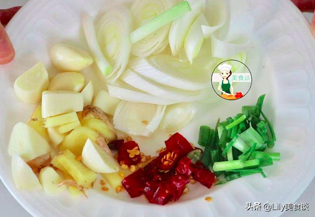 入冬后要多吃鱼，分享鱼肉懒人做法，不加一滴水，出锅鲜香又营养