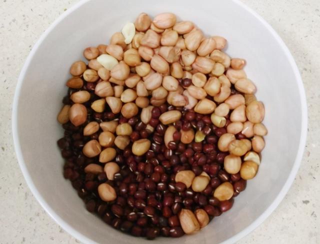 冷天，别只会喝羊汤骨汤，这“三红汤”我家常喝，清甜暖胃还暖身