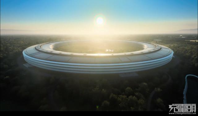 苹果MagSafe磁吸式无线充是指向未来的吗？