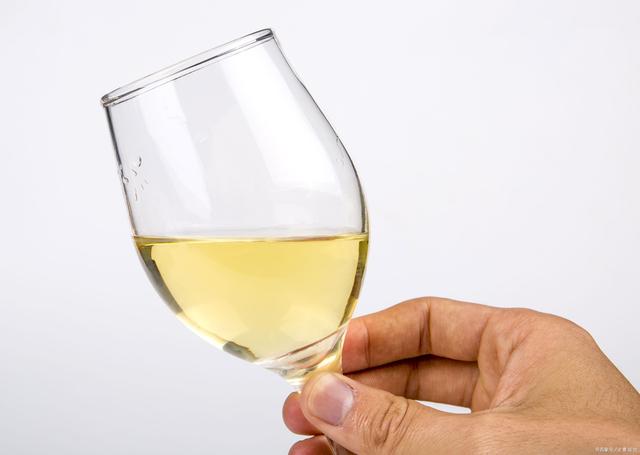 医生：57岁老人骨密度-3.4，跟日常这3种行为脱不了干系