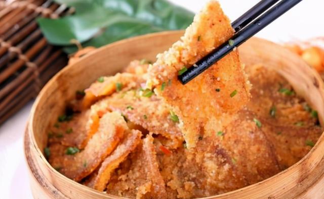 做粉蒸肉，裹好米粉直接蒸是大错！大厨教你做法，酥烂可口，更香