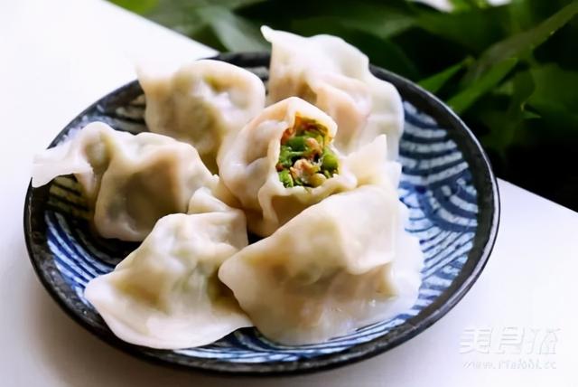 饺子肉馅不好吃？面点师教你正确调馅做法，饺子肉馅鲜嫩又多汁