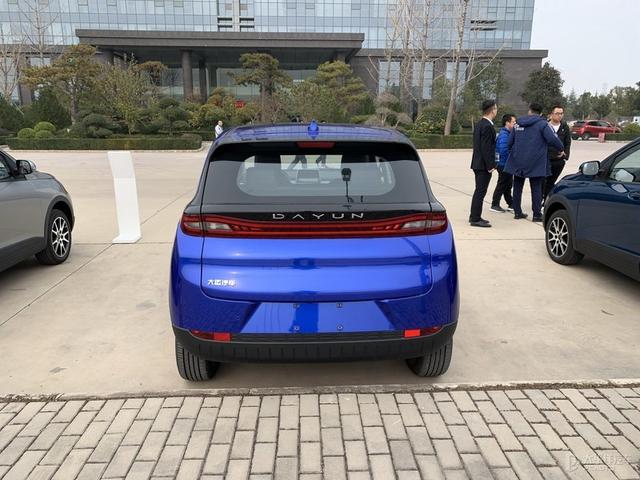 纯电MPV+小型SUV 大运两款新车亮相