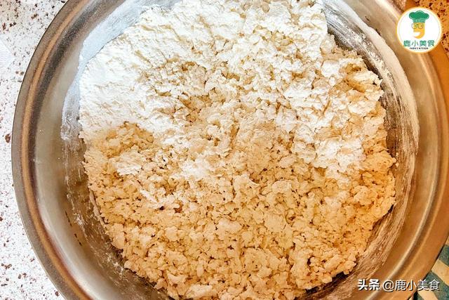 想馒头蓬松暄软，和面时多加“2料”，蒸出的馒头白胖好看又好吃