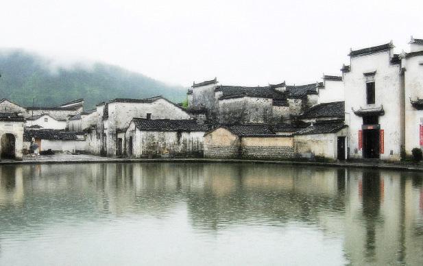 旅行柚子君@春天最适合去哪里玩？安徽这几个古镇美不胜收，特别是下雨天
