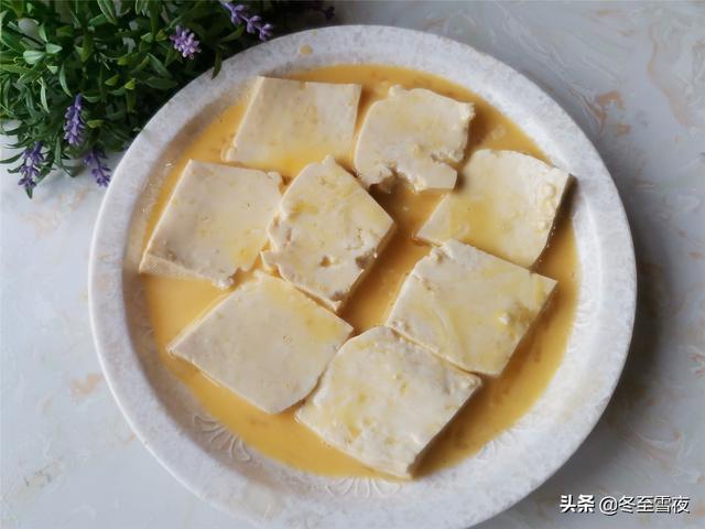 家常豆腐的做法，教你小窍门，豆腐金黄不碎还入味，没有肉也好吃