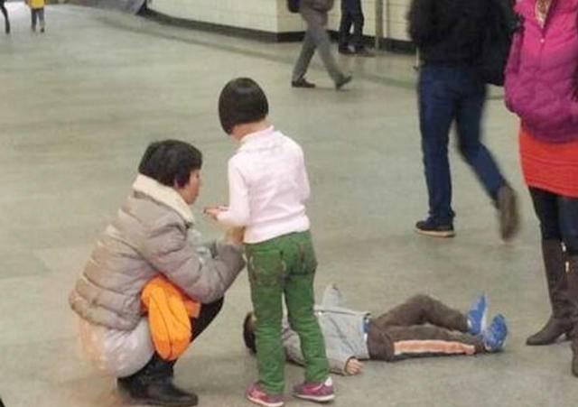 「你的育儿经」“阿姨你太胖了!”小时候孩子童言无忌不纠正,大了可是低情商