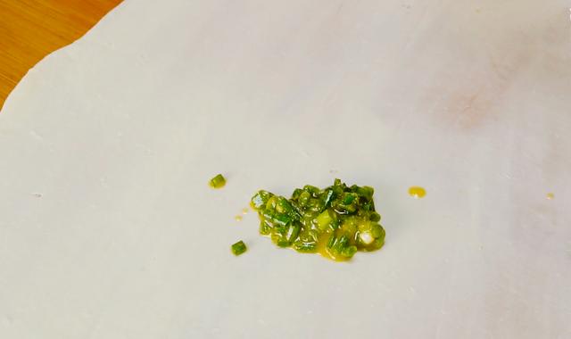 1碗面粉1把香葱，教你做懒人版葱花饼，层次柔软，放凉了也不硬