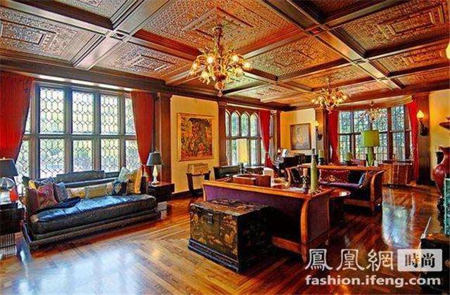 电影工厂|尼古拉斯·凯奇教你怎么花光十亿还能负债累累，要是你敢这么做吗