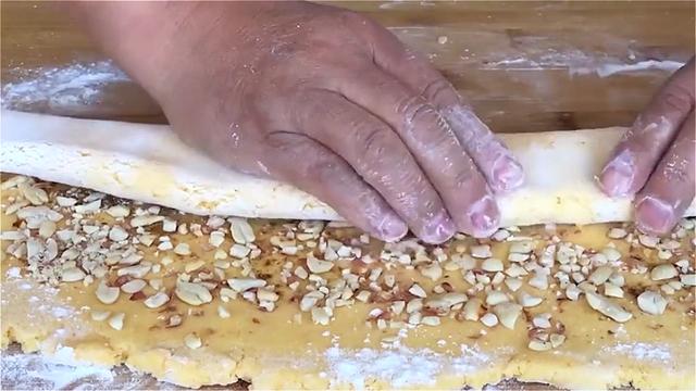 玉米面最好吃的做法，看着都流口水，暄软细腻，越嚼越香