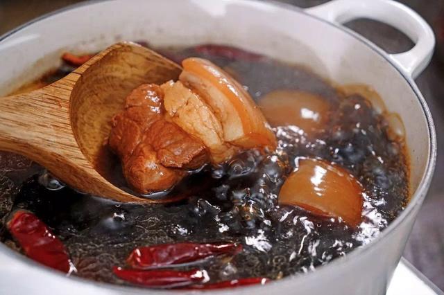 足不出户，吃正宗西安肉夹馍，肉末超足汁水香浓，搭配劲道白吉馍